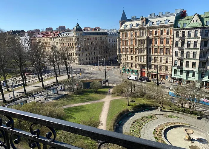 Luxury Apartment In City Hotspot